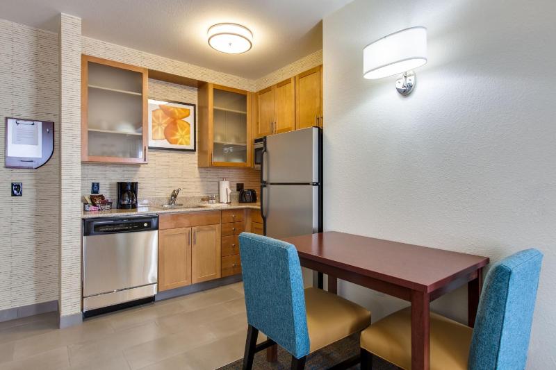 One-Bedroom King Suite with Sofa Bed image 4