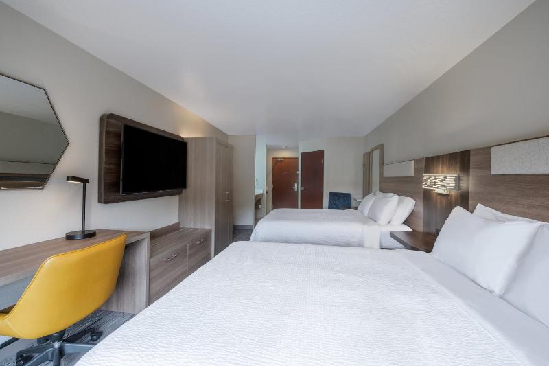 Standard Room with Two Queen Beds image 2