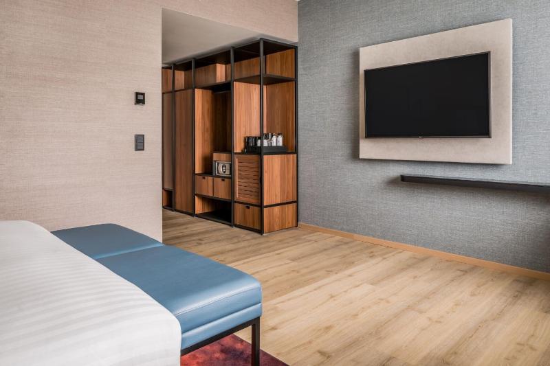 Geneva Marriott Hotel - image 5