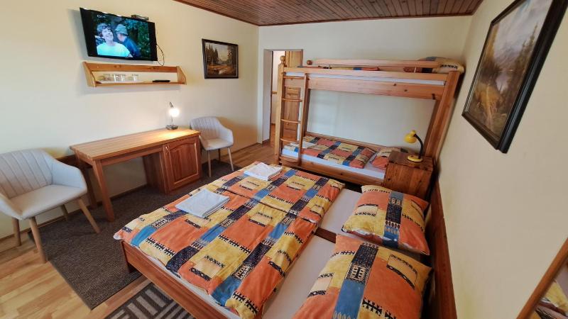 Quadruple Room image 4