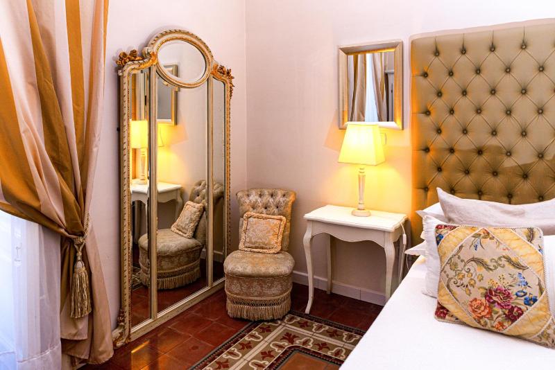 Deluxe Room image 2