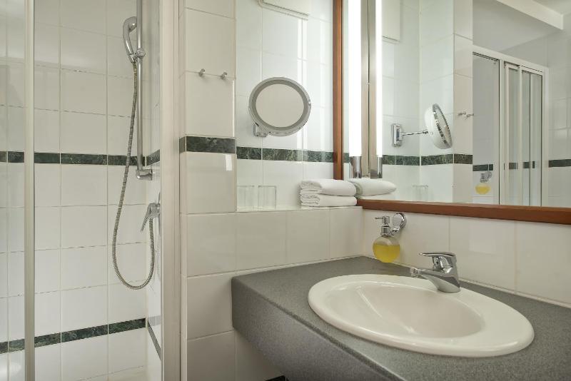 Superior Plus Room with Balcony image 2