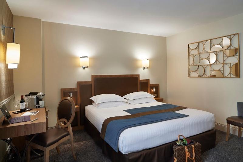 Large Deluxe Room image 2