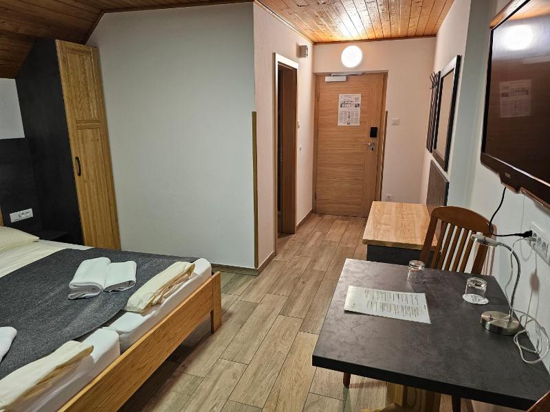 Double Room with Balcony and Mountain View image 4