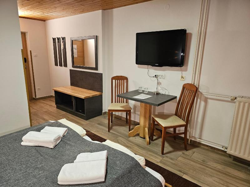 Double Room with Balcony and Mountain View image 1
