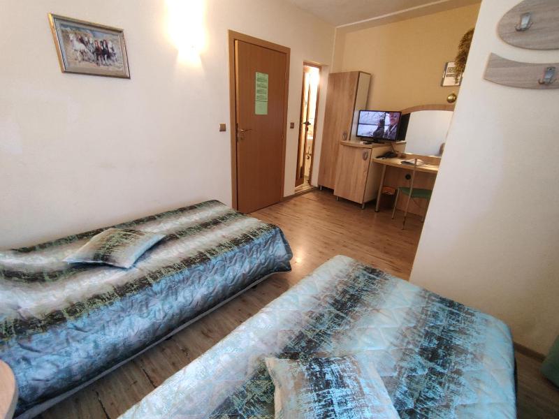 Budget Twin Room image 4