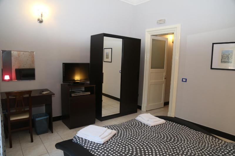 Hotel Sangiuliano 132 centro storico Catania - image 26