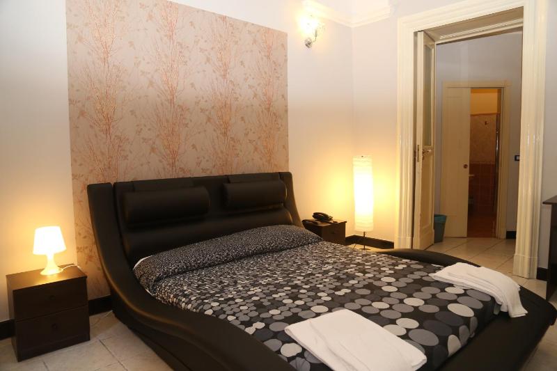 Hotel Sangiuliano 132 centro storico Catania - image 25