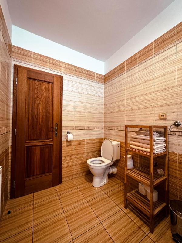 Apartment (5 Adults) image 2