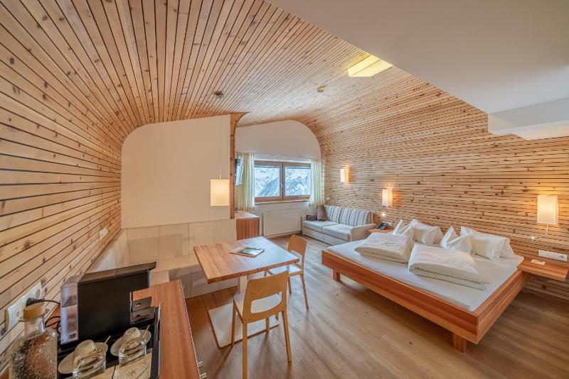 Superior Double Room image 1