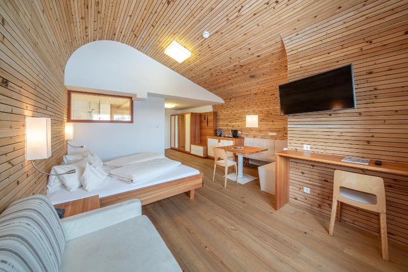 Superior Double Room image 3