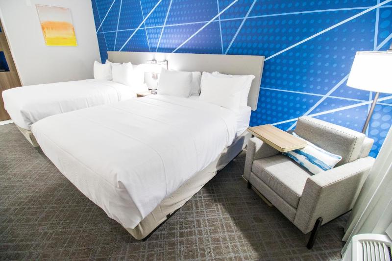 Queen Room - Disability Access image 3