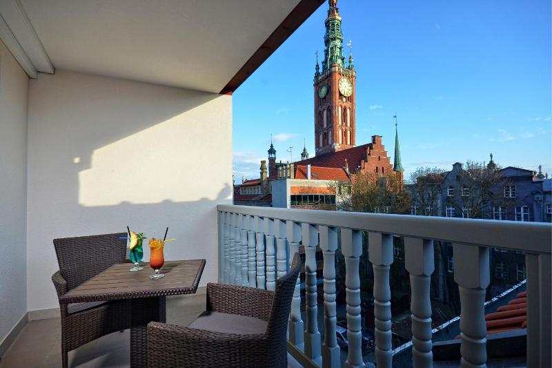 Superior Double Room with Balcony image 4