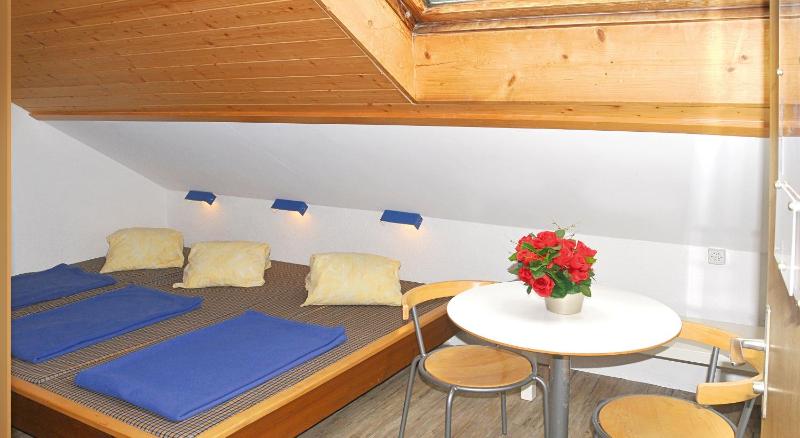 Triple Room Hostel with Shared Bathroom image 3
