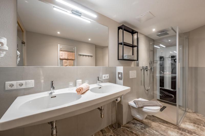 One-Bedroom Apartment image 4