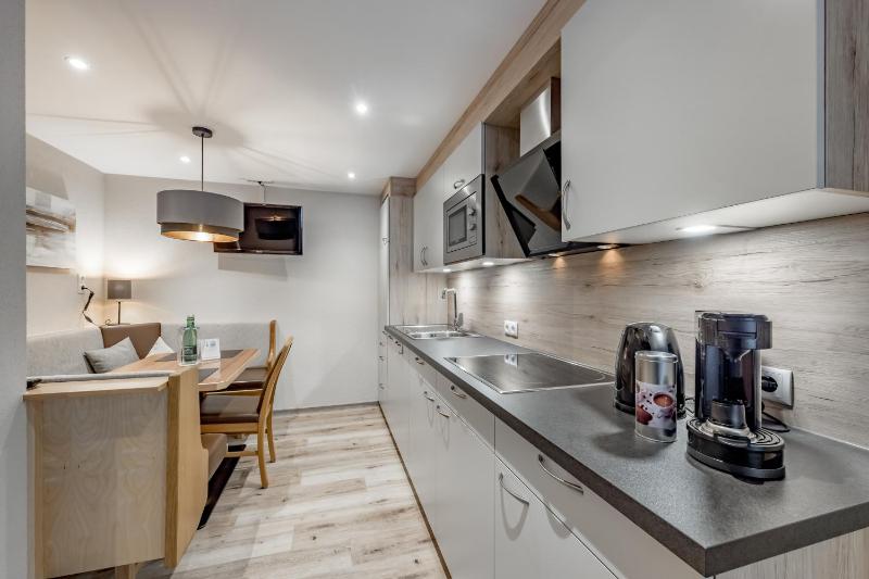 One-Bedroom Apartment image 3