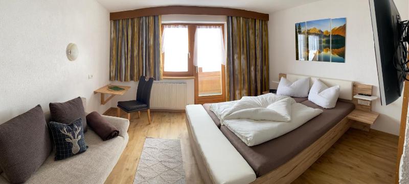 Double Room image 3