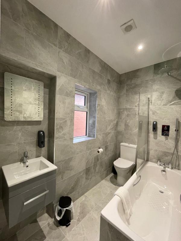 Deluxe King Room image 4