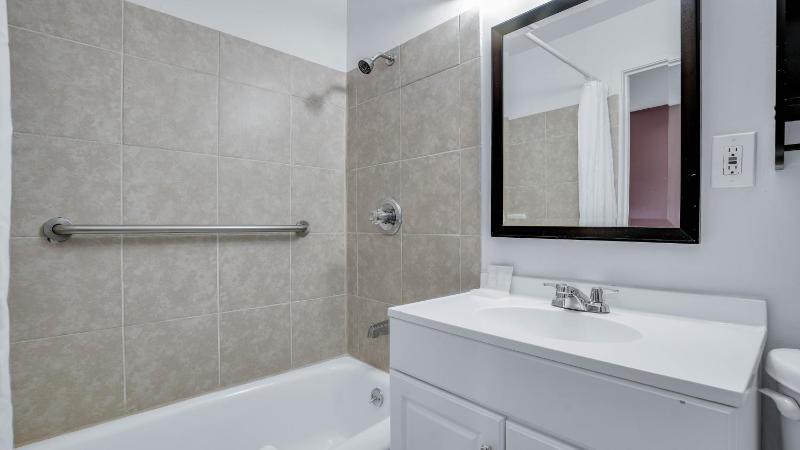 Viking Motel - image 31