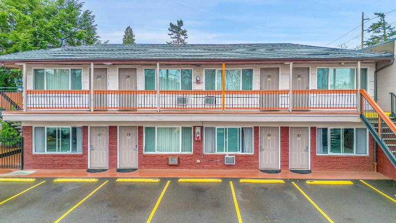 Viking Motel - image 38