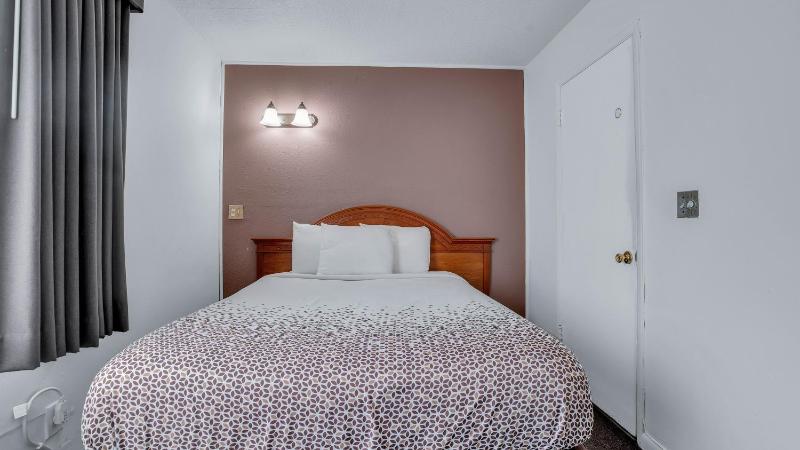 Viking Motel - image 10
