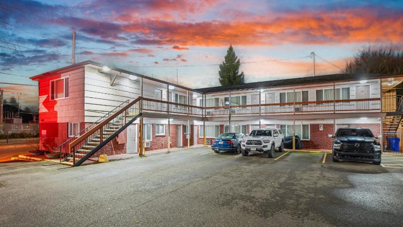 Viking Motel - image 15