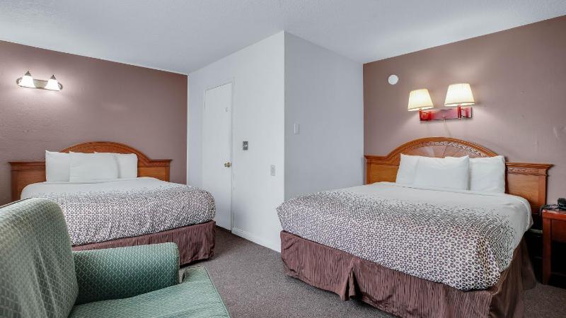 Viking Motel - image 7
