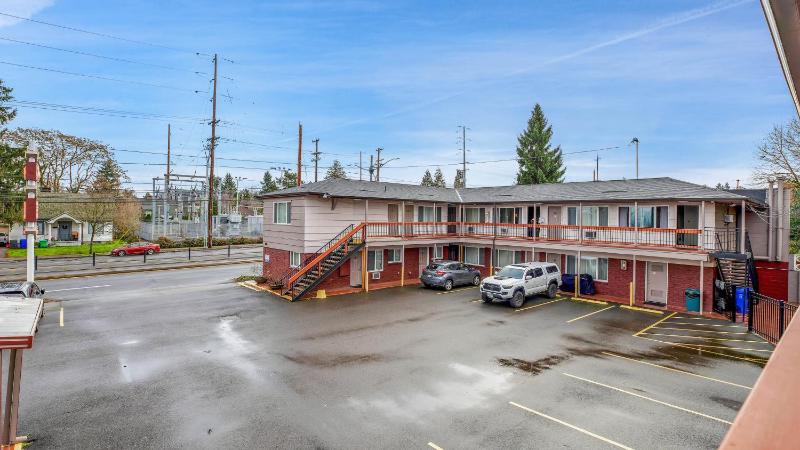 Viking Motel - image 49