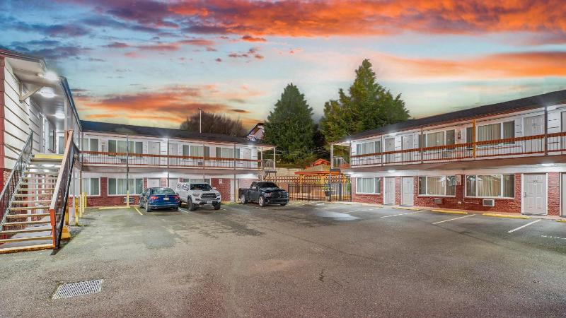 Viking Motel - image 27
