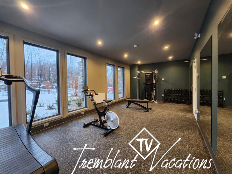 Superb 3brm - Spacious GamesSpaSaunaGym - image 9