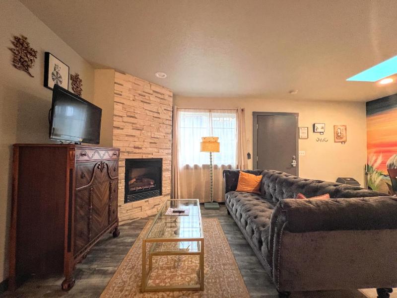 Cabin 2 image 3
