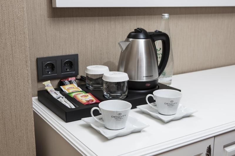 Superior Twin Room with Balcony image 2