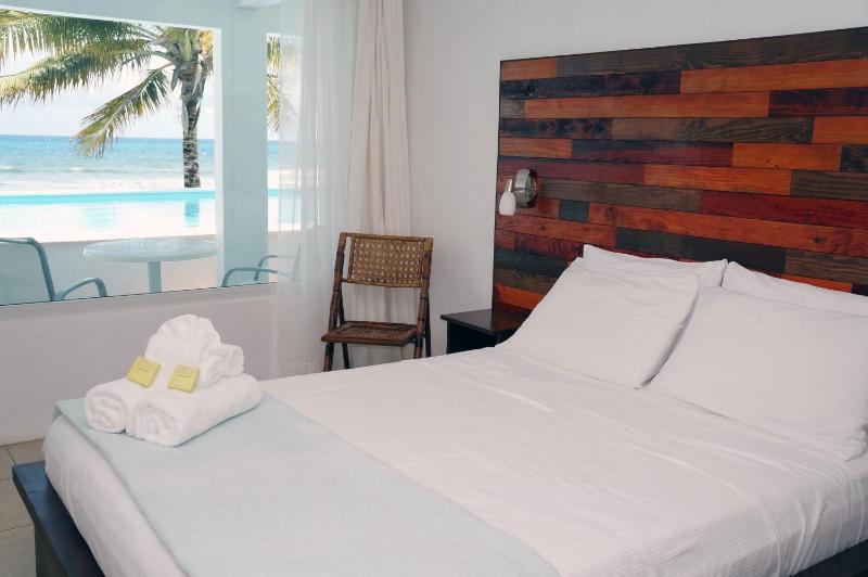 Queen Room with Sea View image 2