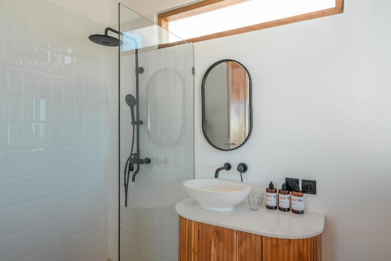 Villa Phan - Tranquil Stylish 2-Bedroom Villa in Pererenan - image 9