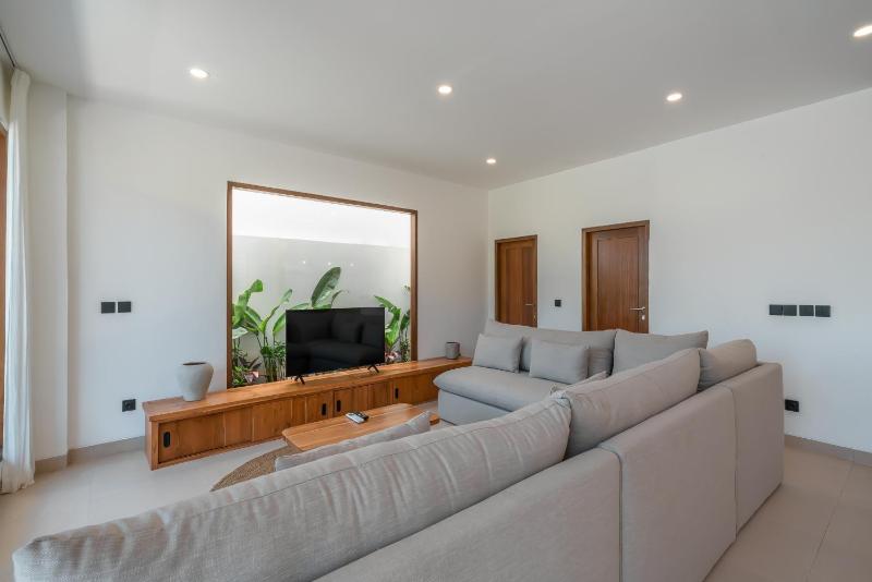Villa Phan - Tranquil Stylish 2-Bedroom Villa in Pererenan - image 5