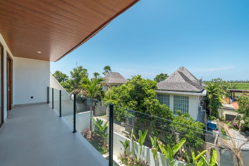 Villa Phan - Tranquil Stylish 2-Bedroom Villa in Pererenan - image 4