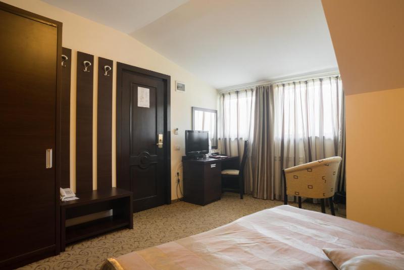 Double Room image 3