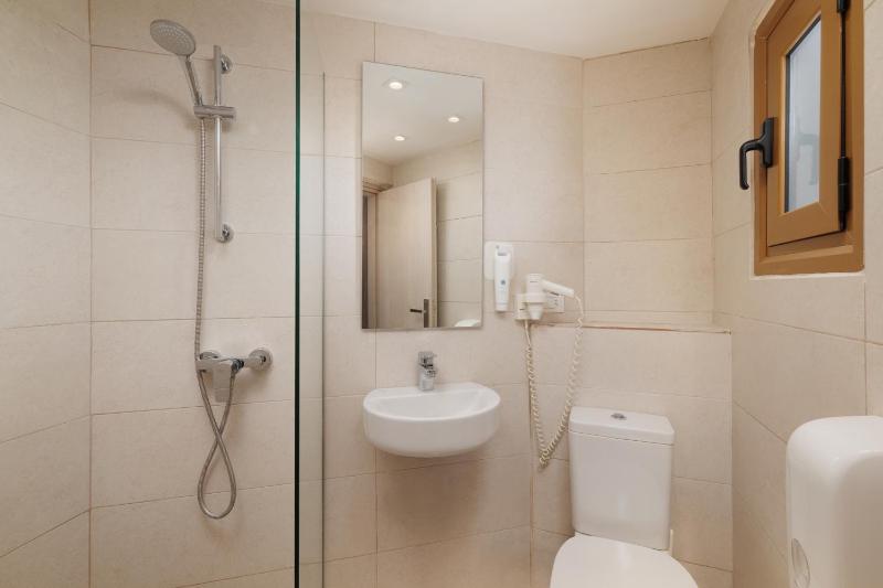 Comfort Triple Room image 2