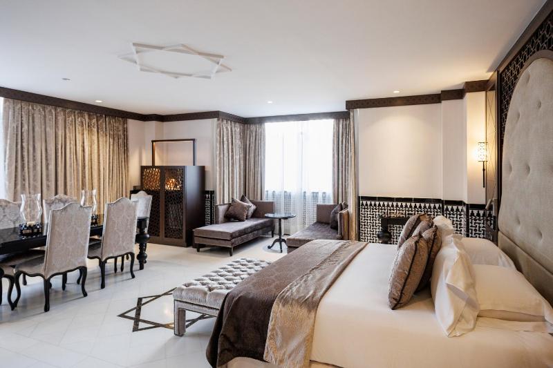 Deluxe Junior Suite image 3