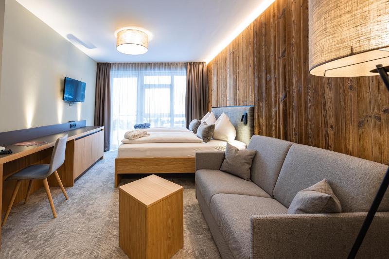Junior Suite with Balcony image 1