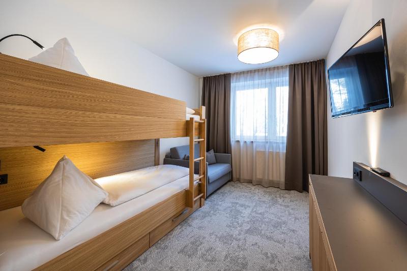 Junior Suite with Balcony image 3