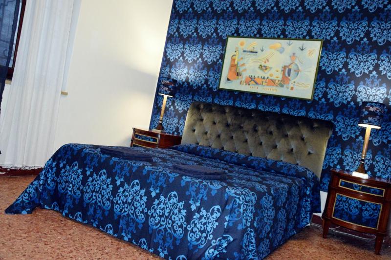 Queen Room with Shared Bathroom image 4