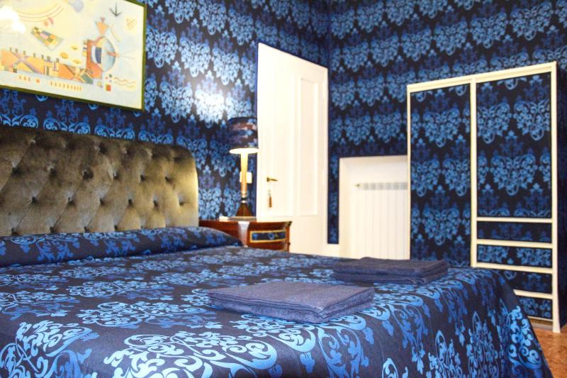 Queen Room with Shared Bathroom image 1