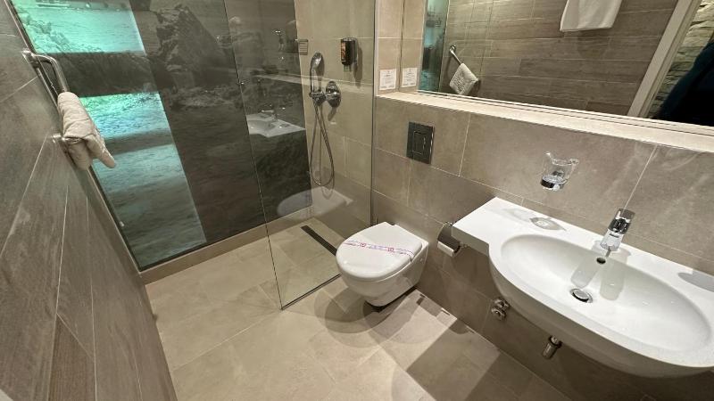 Double or Twin Room with Extra Bed image 2