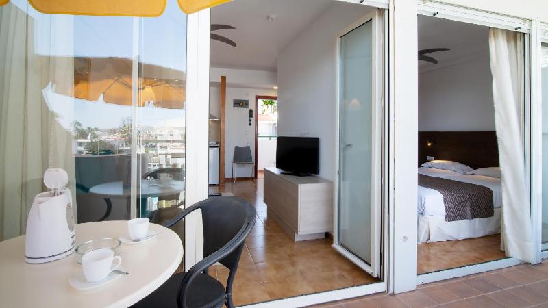 One-Bedroom Apartment (side sea view) image 4