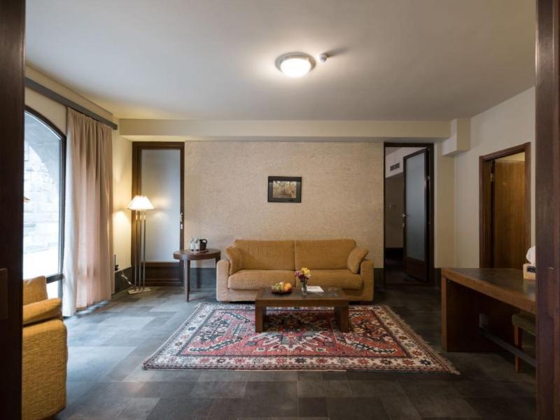 Presidential Suite image 3