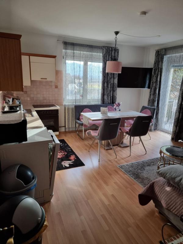 Apartment with Terrace - L1 image 3
