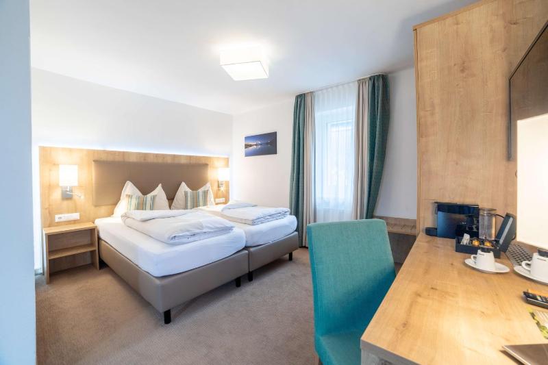Deluxe Double or Twin Room image 4