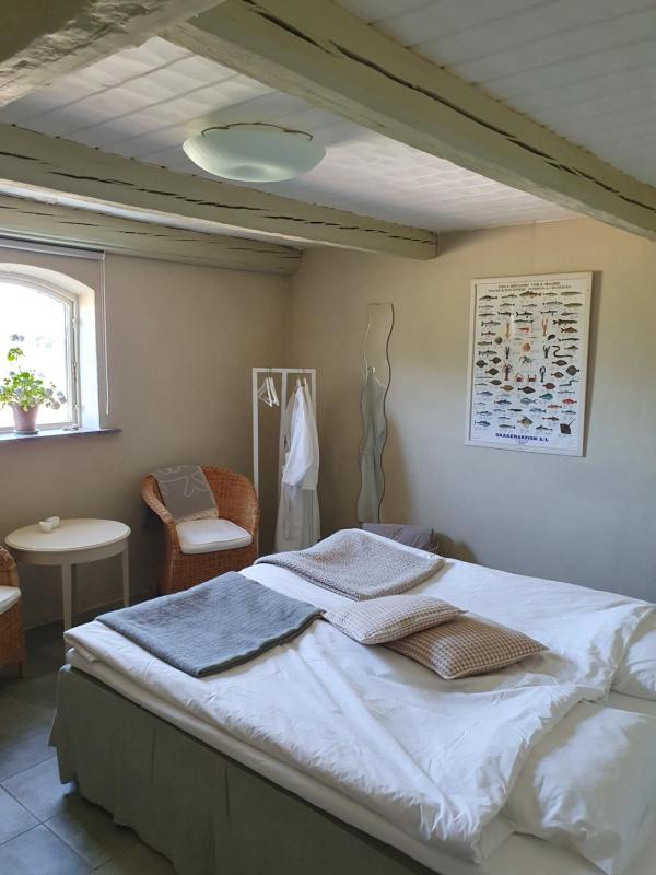 Twin Room with Private External Bathroom image 3