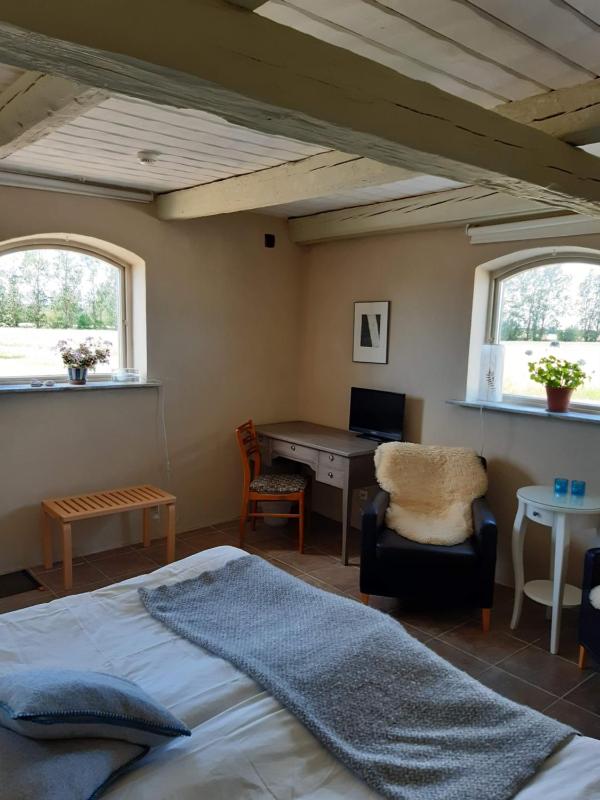 Twin Room with Private External Bathroom image 1
